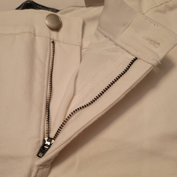 CJ Banks Signature Slimming White Ankle Jeans NWT - Picture 8 of 16